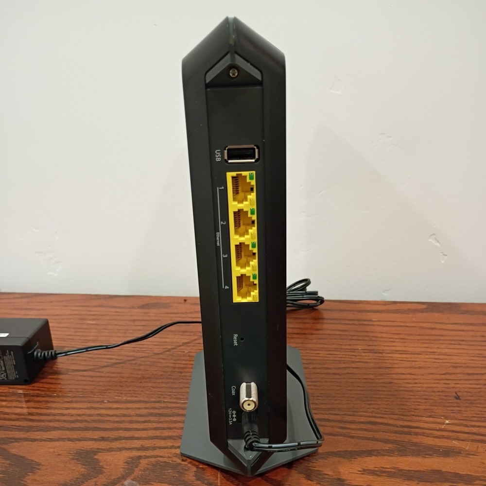 NETGEAR Nighthawk AC1900 C7000V2 Wi Fi Cable Modem Router - Picture 3 of 7